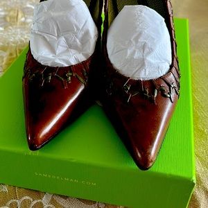Designer shoes worn once in shoe show sz7 brown w nice detail by Morenaton